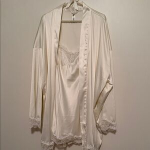 SKIMS Cream Lace Trim Robe Set